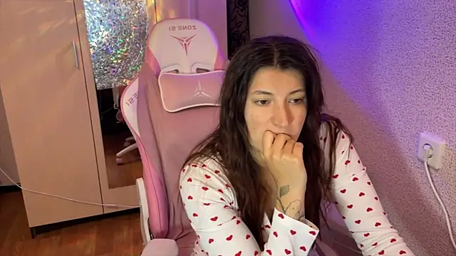 Katrin  kiss online show from April 2026 03:05:01 PM