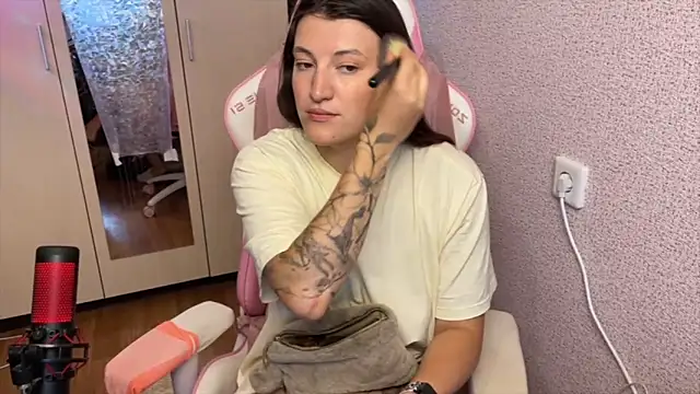 Katrin  kiss online show from May 2026 02:26:02 PM