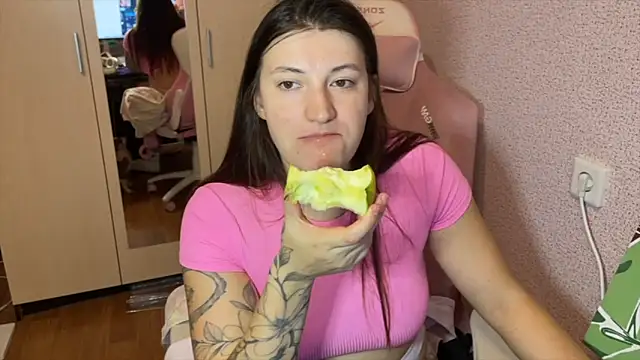 Katrin  kiss online show from February 2026 03:43:01 PM