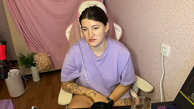 Katrin  kiss online show from November 2025 04:39:02 PM