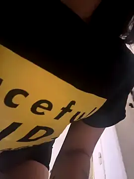 Snapshot of melisabunnny chatting on November 2025 11:47:01 AM melisabunnny online show from November 2025 11:47:01 AM