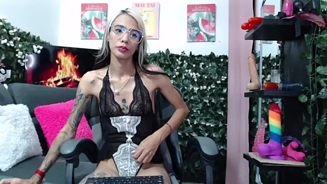 Snapshot of natasha_squirt28 chatting on September 2025 01:28:01 AM natasha squirt28 online show from September 2025 01:28:01 AM