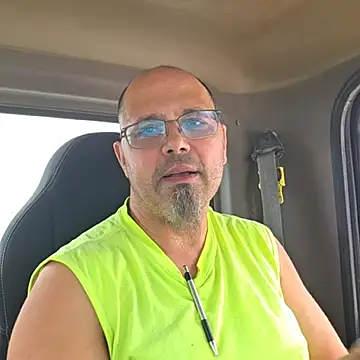 KrazyLegz online show from October 2025 08:43:01 PM