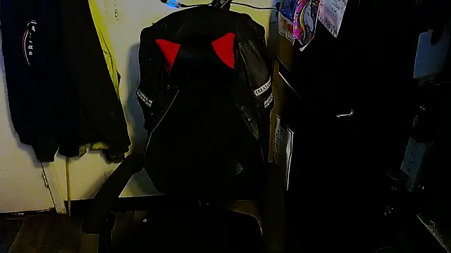 KrazyLegz online show from April 2026 06:10:01 PM