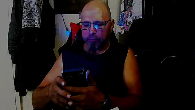 KrazyLegz online show from October 2025 11:52:01 PM