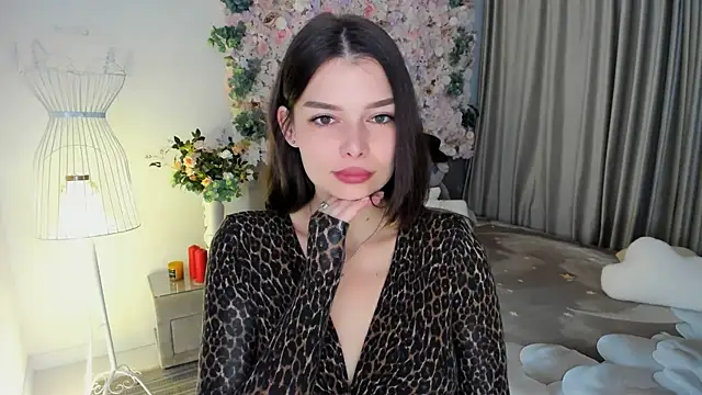 ContinentOfTranquility online show from November 2025 01:06:02 AM