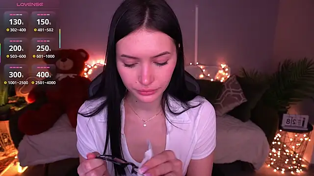 Snapshot of MilaSecrett chatting on February 2026 02:28:02 PM MilaSecrett online show from February 2026 02:28:02 PM