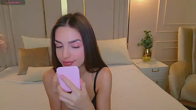 BellaHalles online show from December 2025 06:05:02 AM