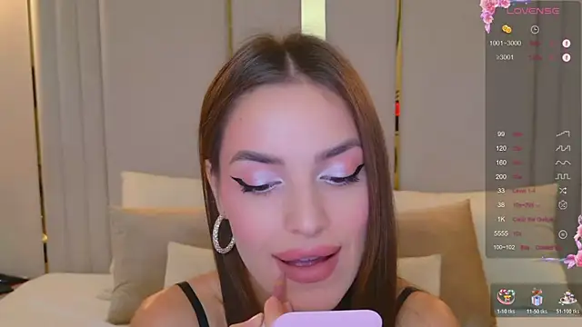 BellaHalles online show from October 2025 06:12:02 AM