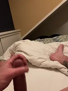 Snapshot of LivingLegend1978 chatting on February 2026 11:04:01 PM LivingLegend1978 online show from February 2026 11:04:01 PM