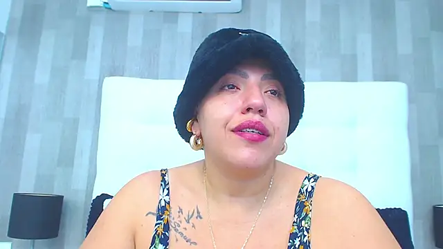 LeahMillerr online show from February 2026 01:02:01 PM