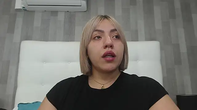 LeahMillerr online show from October 2025 04:15:02 PM