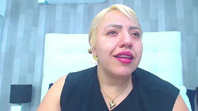 LeahMillerr online show from December 2025 01:11:02 PM