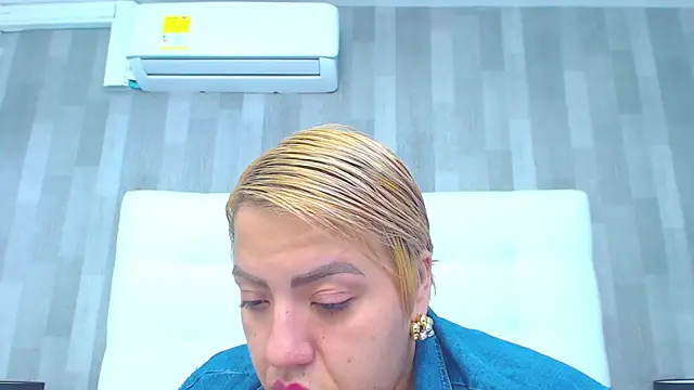 LeahMillerr online show from December 2025 12:53:02 PM