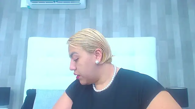 LeahMillerr online show from January 2026 12:44:02 PM