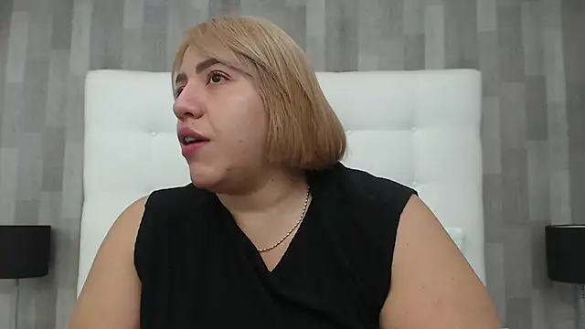 LeahMillerr online show from September 2025 12:33:02 PM