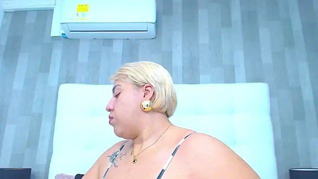 LeahMillerr online show from January 2026 12:19:02 PM