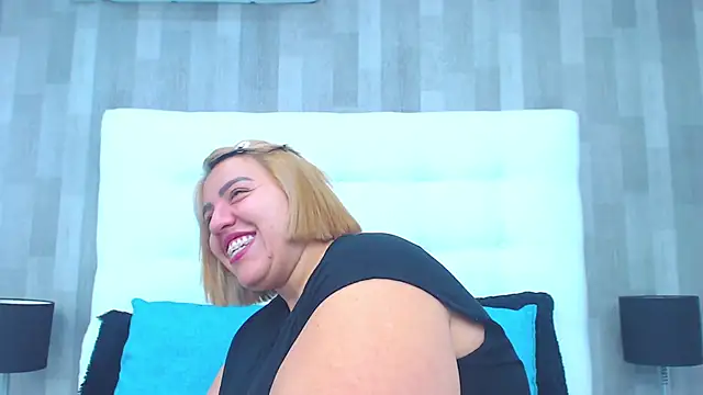 LeahMillerr online show from September 2025 12:34:02 PM