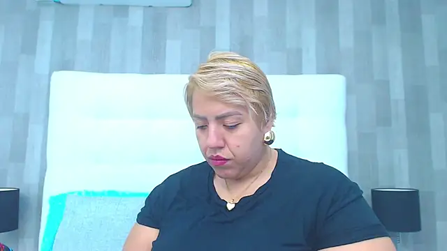 LeahMillerr online show from December 2025 01:10:02 PM