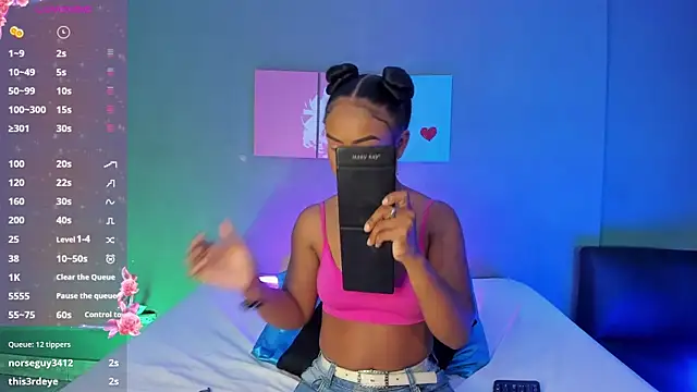 EmmaSmith06 online show from October 2025 05:25:01 PM