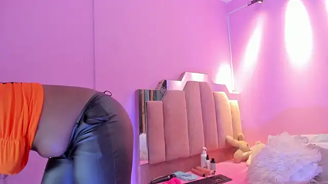 LoveQueen2 online show from November 2025 12:27:02 PM