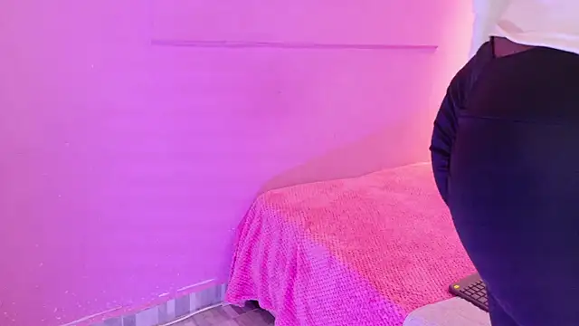 LoveQueen2 online show from March 2026 12:01:01 PM