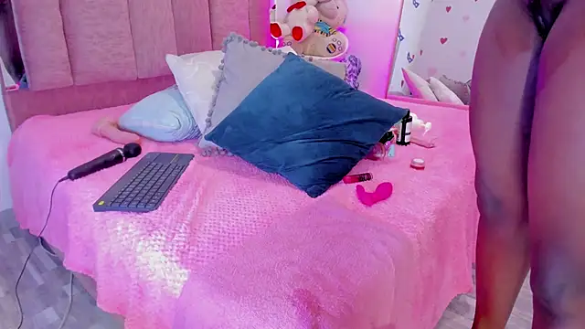 LoveQueen2 online show from March 2025 06:50:01 PM