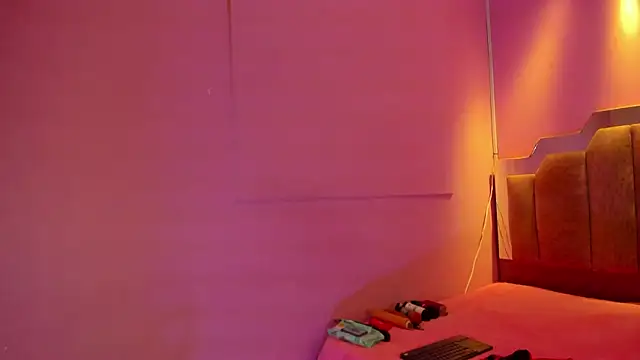 LoveQueen2 online show from February 2026 12:02:02 PM