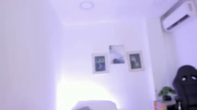 emelie 89 online show from October 2025 12:28:01 PM