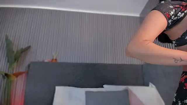 emelie 89 online show from June 2026 12:43:02 PM