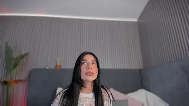 emelie 89 online show from June 2026 01:01:02 PM