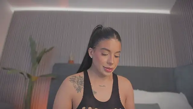 emelie 89 online show from March 2026 12:00:02 PM