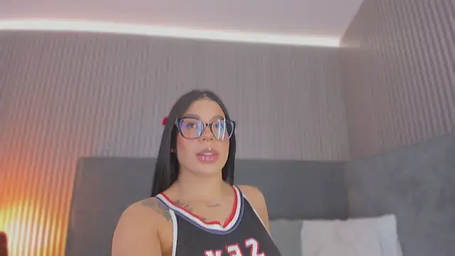 emelie 89 online show from February 2026 10:37:02 AM