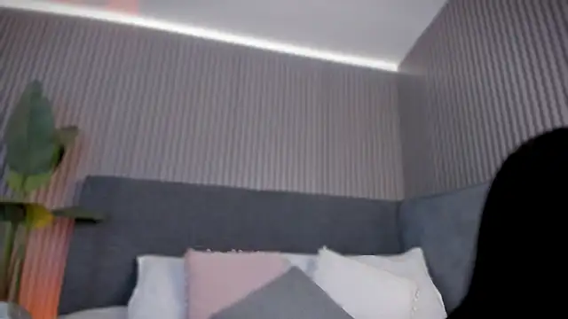 emelie 89 online show from April 2026 12:20:01 PM
