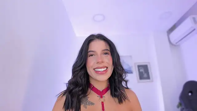emelie 89 online show from October 2025 11:45:02 AM