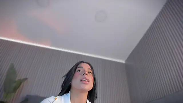 emelie 89 online show from May 2026 10:11:01 AM