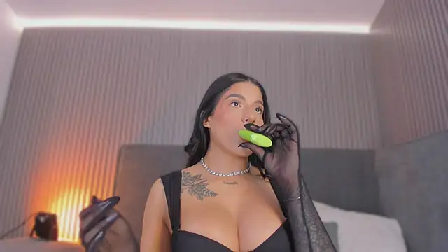 emelie 89 online show from February 2026 12:49:01 PM