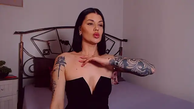 YvonneEverlee online show from May 2026 07:29:01 PM