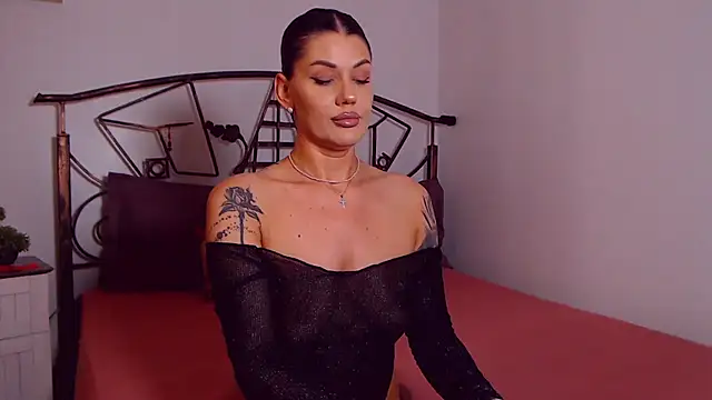 YvonneEverlee online show from June 2026 06:52:02 PM