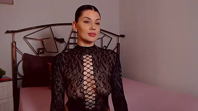 YvonneEverlee online show from April 2026 07:42:01 PM