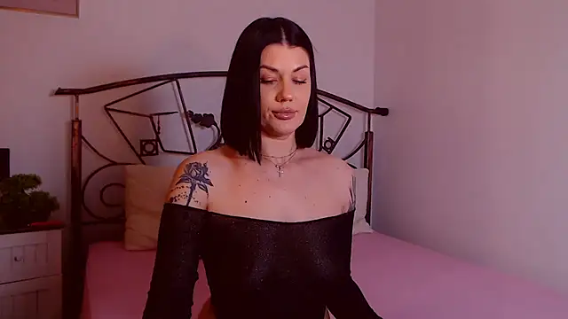 YvonneEverlee online show from February 2026 09:04:01 PM