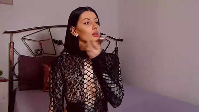 YvonneEverlee online show from April 2026 05:02:01 AM