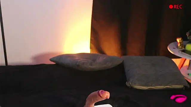 yourtoybella online show from April 2026 07:58:02 PM