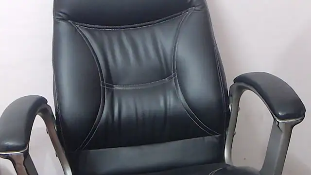 Snapshot of wildbabes chatting on January 2025 03:39:01 PM wildbabes online show from January 2025 03:39:01 PM