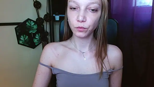 EmillyPlay online show from April 2026 01:45:02 PM