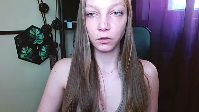 EmillyPlay online show from April 2026 02:02:01 PM