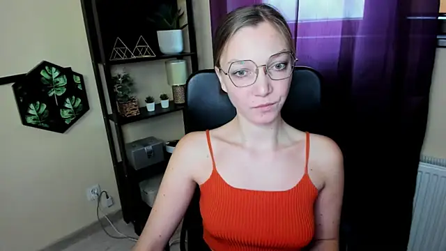 Snapshot of EmillyPlay chatting on March 2025 10:17:01 AM EmillyPlay online show from March 2025 10:17:01 AM