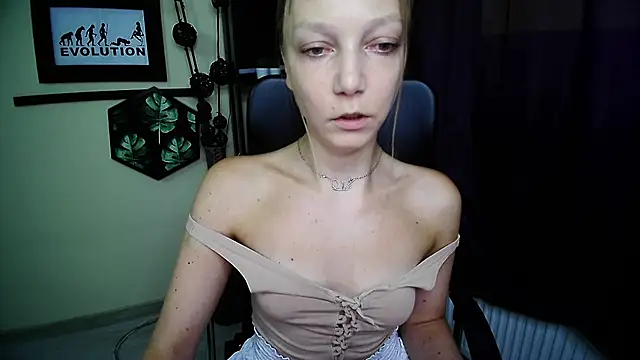 EmillyPlay online show from July 2026 05:30:02 AM
