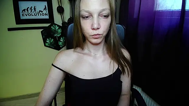 EmillyPlay online show from June 2026 02:33:01 PM