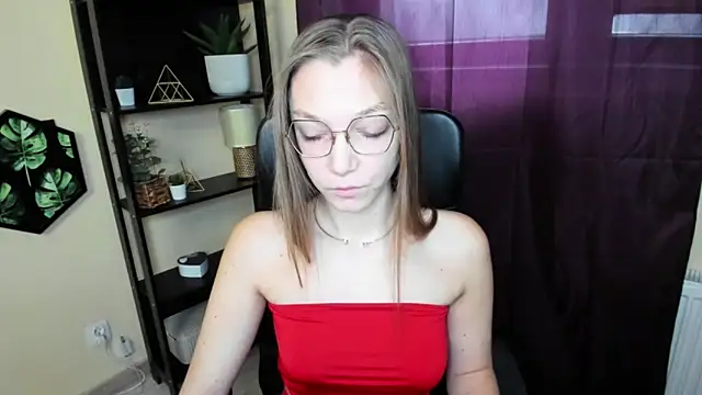 Snapshot of EmillyPlay chatting on March 2025 06:41:01 AM EmillyPlay online show from March 2025 06:41:01 AM